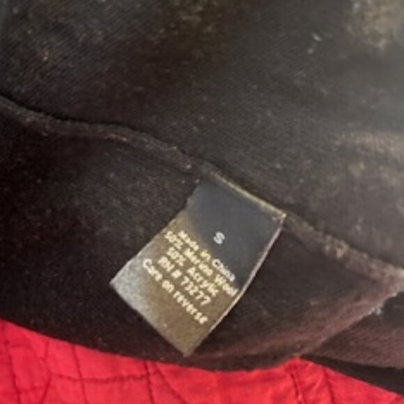 Black and grey argyle V neck sweater, size small. - Picture 4 of 4